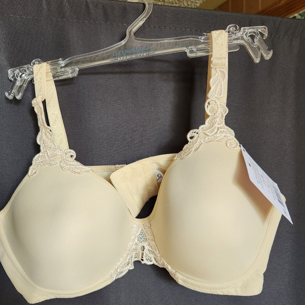 Cream Seamless T-Shirt Bra with Adjustable Straps